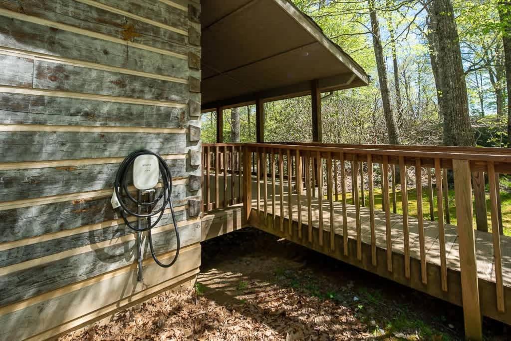 Cozy 'Grey Fox' Cabin Between Boone & Blowing Rock Εξωτερικό φωτογραφία