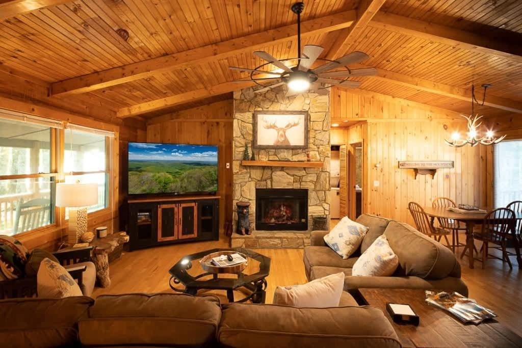 Cozy 'Grey Fox' Cabin Between Boone & Blowing Rock Εξωτερικό φωτογραφία