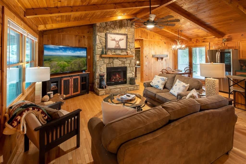 Cozy 'Grey Fox' Cabin Between Boone & Blowing Rock Εξωτερικό φωτογραφία